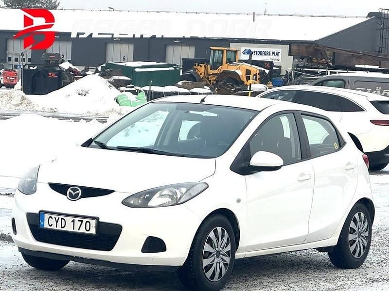 Vit Begagnad 2009 Mazda 2 Sedan | 37 500 kr (Marknadspris) - Bild 1/3