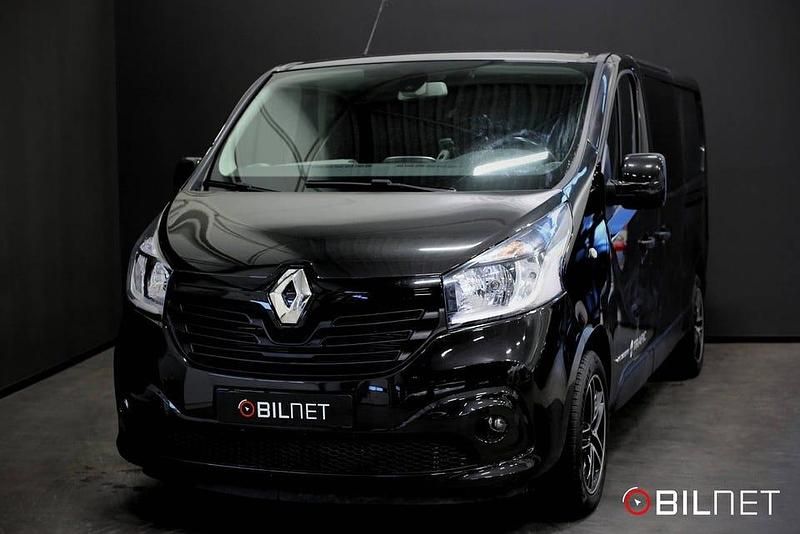 Svart Begagnad 2017 Renault Trafic Minibuss | 219 900 kr - Bild 1/3