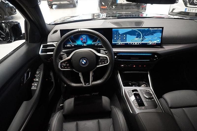 Begagnad BMW 330e M Sport 184 HK (135 kW) 2025 Svart Kombi