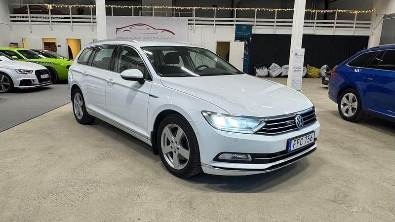 Vit Begagnad 2016 VW Passat GT Kombi | 139 900 kr (Marknadspris) - Bild 1/4