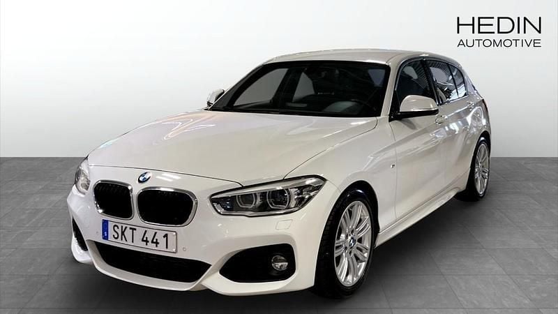 Begagnad 2017 BMW 118 M Sport Halvkombi | 179 900 kr (Marknadspris) - Bild 1/4