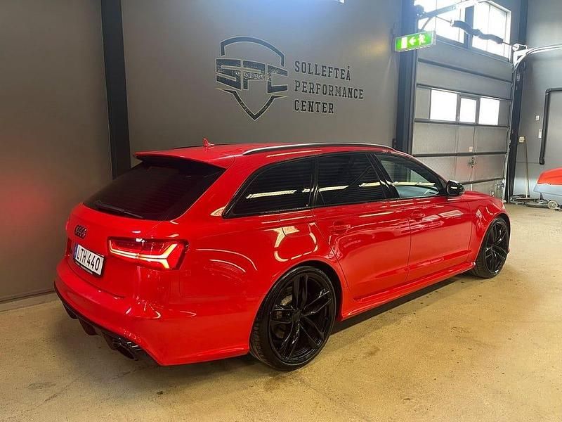 Begagnad Audi RS6 561 HK (412 kW) 2015 Röd Kombi