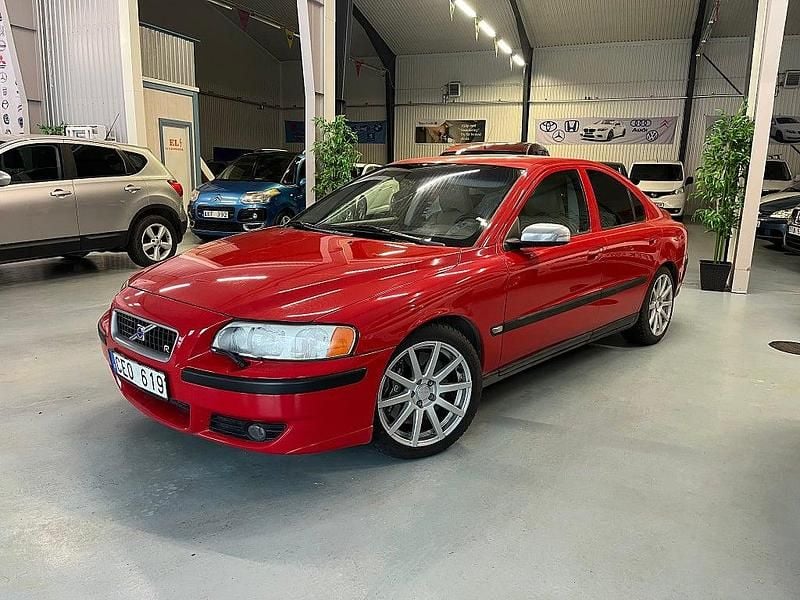Begagnad Volvo S60 301 HK (221 kW) 2004 Röd Sedan