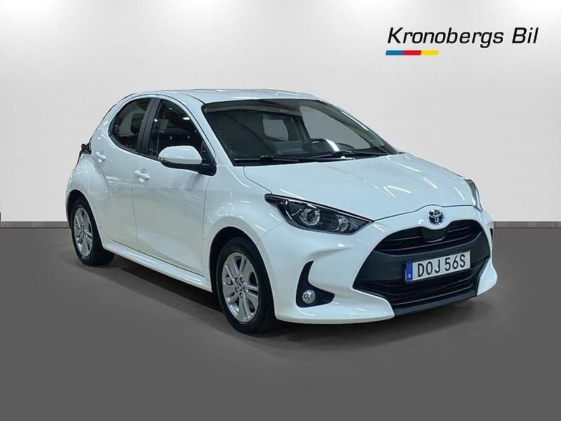 Begagnad Toyota Yaris Hybrid Active 116 HK (85 kW) 2022 Vit Halvkombi