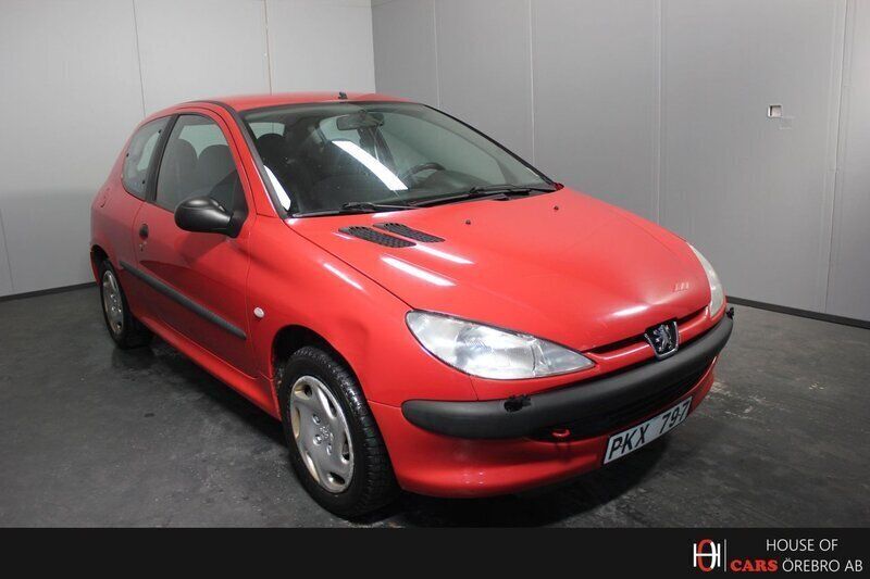 Röd Begagnad 2000 Peugeot 206 Halvkombi | 14 900 kr (Lite dyr) - Bild 1/4