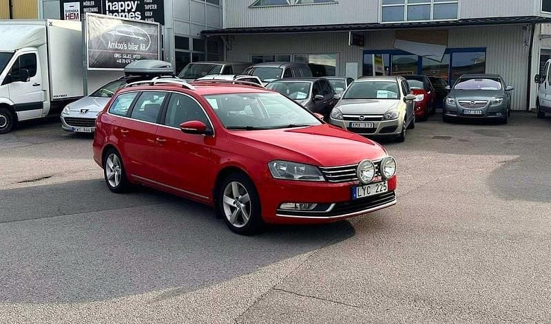 Röd Begagnad 2012 VW Passat Kombi | 24 999 kr (Marknadspris) - Bild 1/4