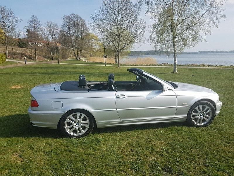 Silver Begagnad 2001 BMW 330 Cabriolet Cab | 68 000 kr (Superpris) - Bild 1/4