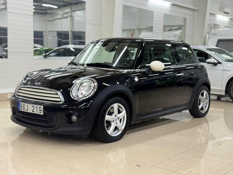 Svart Begagnad 2013 Mini ONE Halvkombi | 72 900 kr (Lite dyr) - Bild 1/4