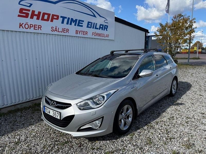 Silver Begagnad 2012 Hyundai i40 Kombi | 59 900 kr (Marknadspris) - Bild 1/4