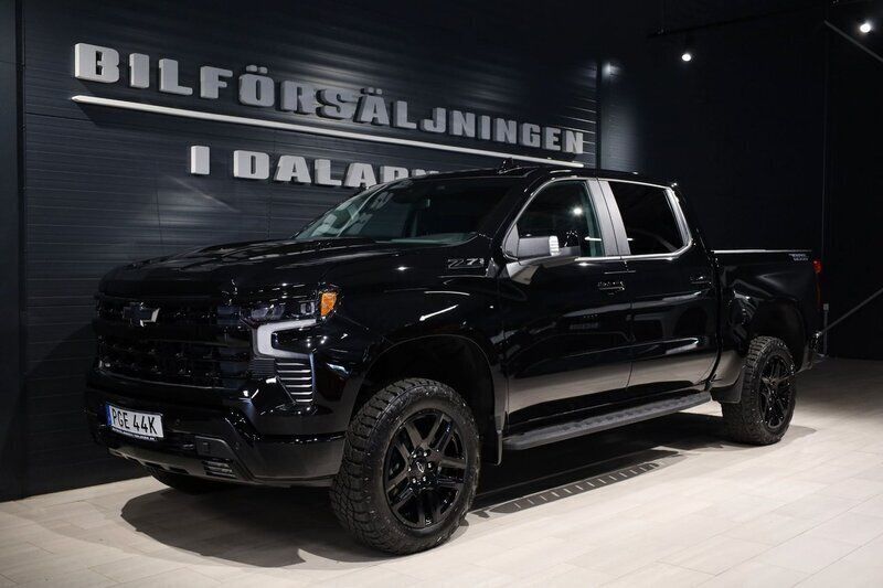 Svart Ny 2025 Chevrolet Silverado Van | 1 119 000 kr (Marknadspris) - Bild 1/4