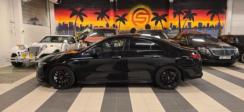 Svart Begagnad 2022 Mercedes CLA35 AMG AMG Sportkupé | 449 500 kr - Bild 1/4