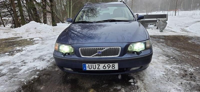 Begagnad 2004 Volvo V70 Kombi | 17 500 kr (Marknadspris) - Bild 1/4