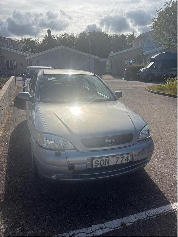 Grå Begagnad 2001 Opel Astra Halvkombi | 5 500 kr - Bild 1/4
