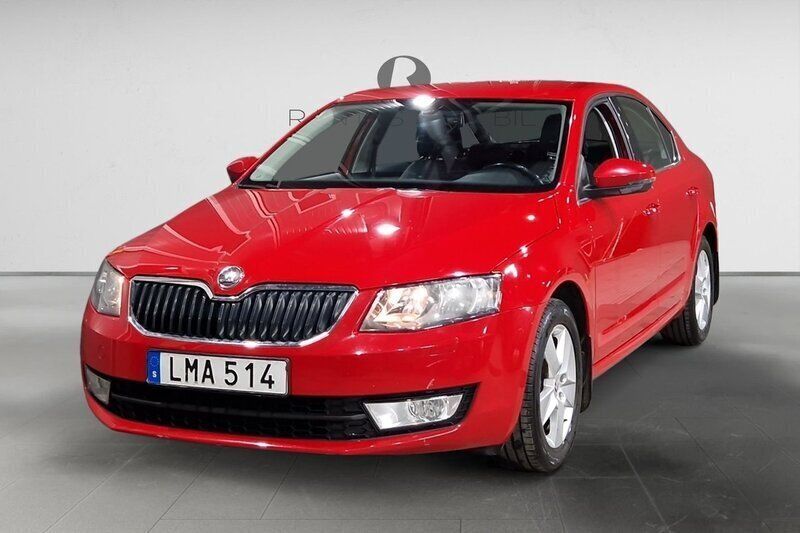 Röd Begagnad 2014 Skoda Octavia Ambition Halvkombi | 89 900 kr (Marknadspris) - Bild 1/3