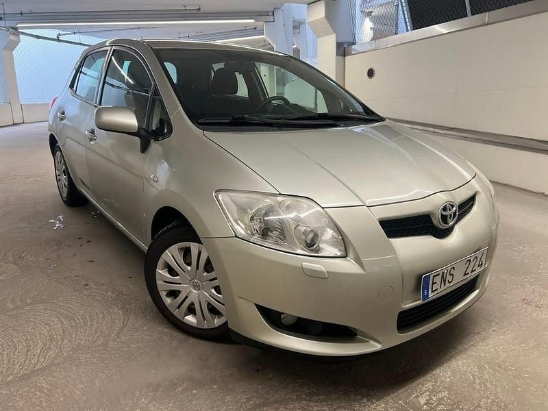Begagnad Toyota Auris 124 HK (91 kW) 2007 Halvkombi
