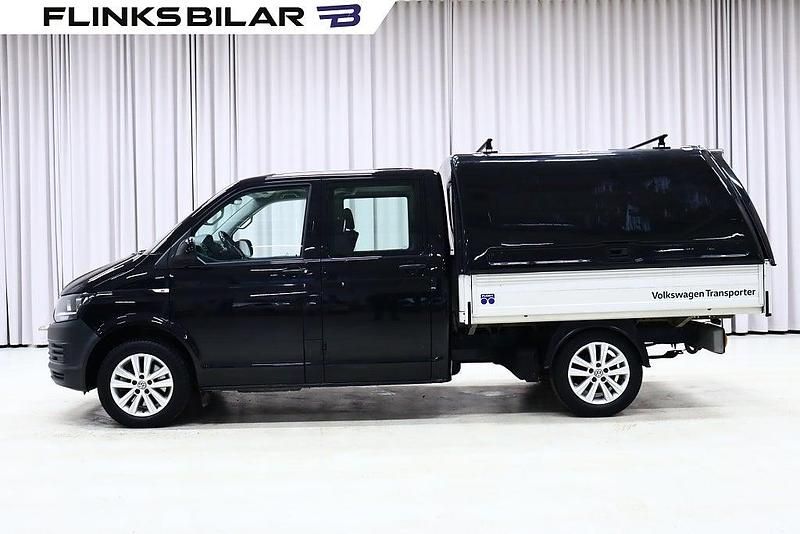 Svart Begagnad 2017 VW Transporter Van | 248 750 kr (Marknadspris) - Bild 1/4