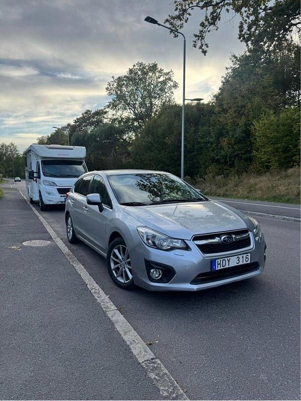 Silver Begagnad 2013 Subaru Impreza Halvkombi | 54 900 kr (Marknadspris) - Bild 1/4