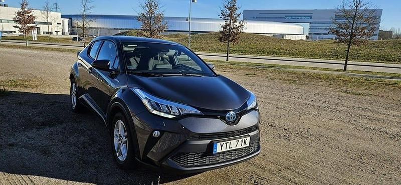 Begagnad 2022 Toyota C-HR Active SUV | 190 000 kr (Superpris) - Bild 1/4