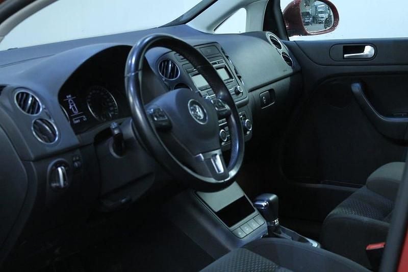 Begagnad VW Golf Plus Cross 105 HK (77 kW) 2010 Röd Minibuss