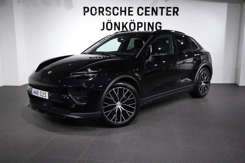 Svart (black) Begagnad 2025 Porsche Macan SUV | 939 000 kr (Marknadspris) - Bild 1/4
