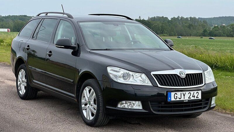 Svart Begagnad 2012 Skoda Octavia Elegance Kombi | 79 900 kr (Marknadspris) - Bild 1/4