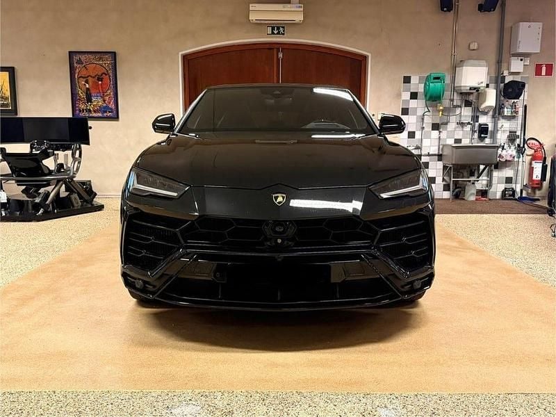 Begagnad Lamborghini Urus 650 HK (478 kW) 2021 Svart SUV