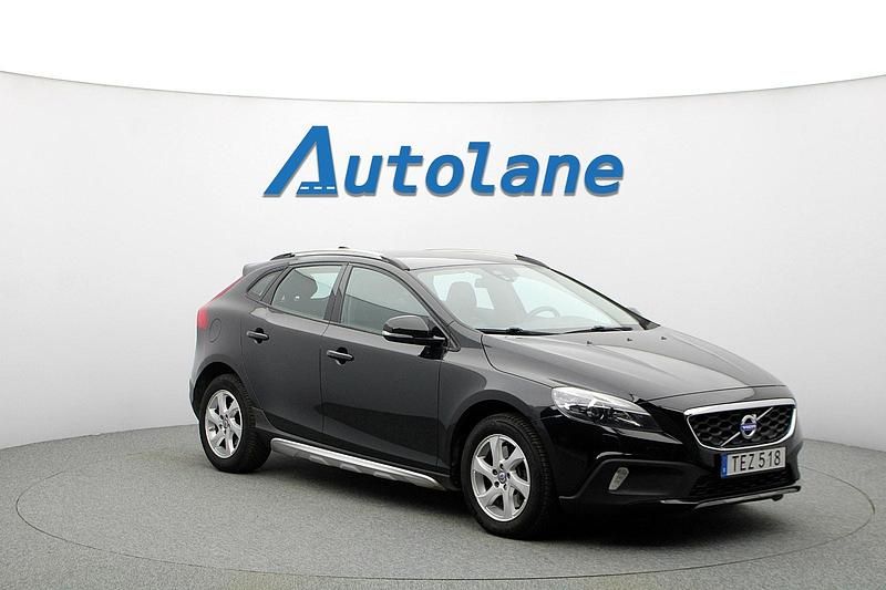 Black sapphire metallic Begagnad 2015 Volvo V40 CC Summum Kombi | 179 900 kr (Dyr) - Bild 1/3