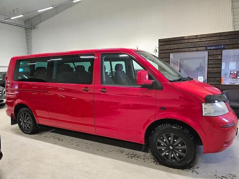 Begagnad VW Caravelle Comfortline 174 HK (127 kW) 2007 Röd Minibuss