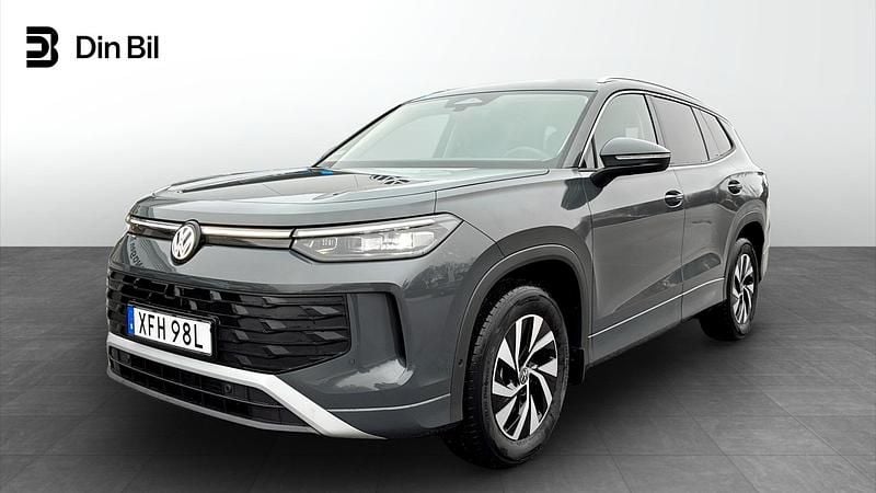 Grå Ny 2026 VW Tayron SUV | 535 700 kr (Marknadspris) - Bild 1/4