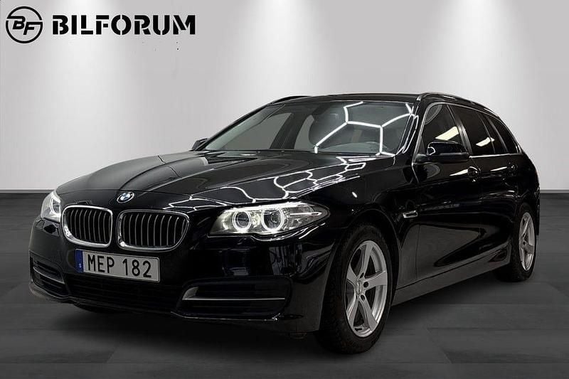Svart Begagnad 2015 BMW 520 Kombi | 119 800 kr (Bra pris) - Bild 1/4