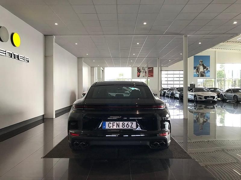 Ny Porsche Panamera 354 HK (260 kW) 2025 Svart Halvkombi