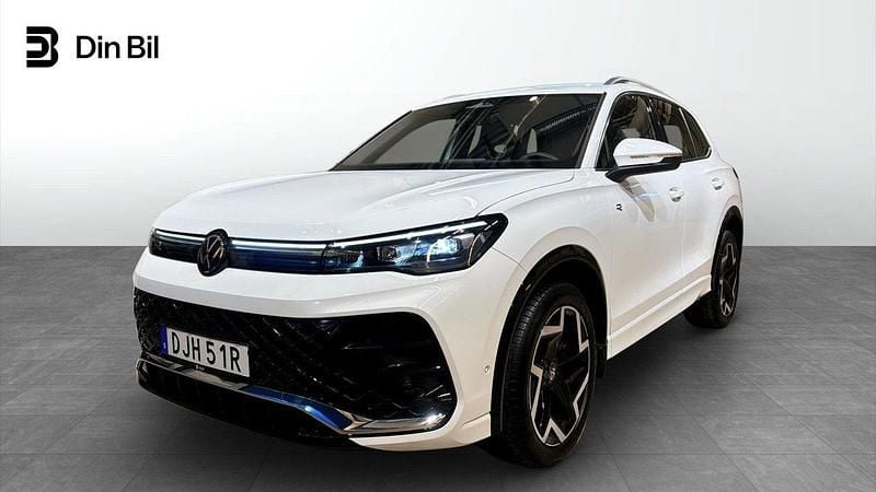 Vit Begagnad 2025 VW Tiguan R-line SUV | 494 900 kr (Lite dyr) - Bild 1/4