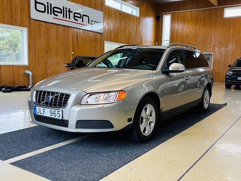 Brun Begagnad 2008 Volvo V70 Kinetic Kombi | 90 000 kr (Marknadspris) - Bild 1/3