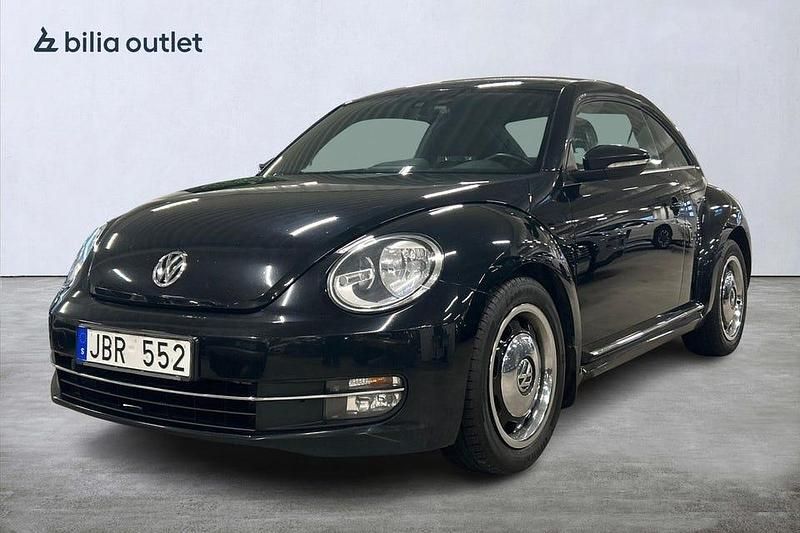 Svart Begagnad 2013 VW Beetle Halvkombi | 89 900 kr (Marknadspris) - Bild 1/3