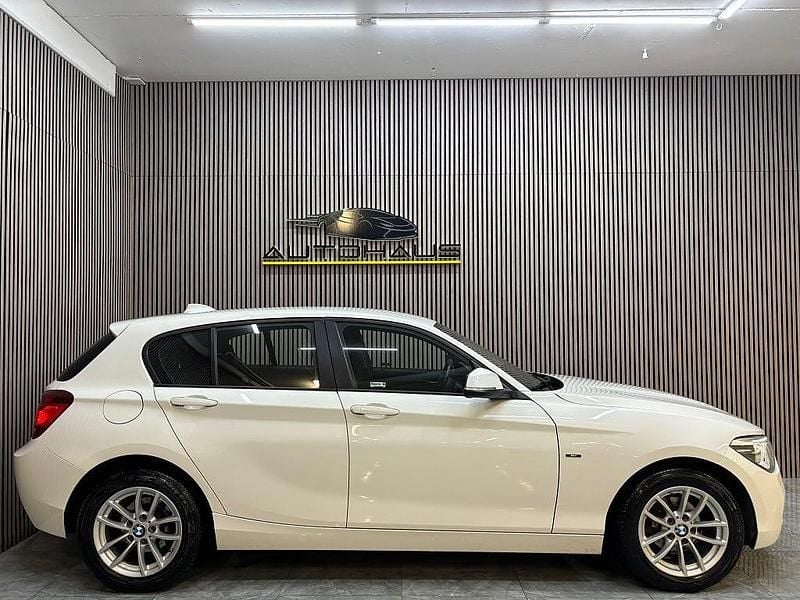 Begagnad BMW 116 Sport Line 136 HK (100 kW) 2015 Vit Halvkombi