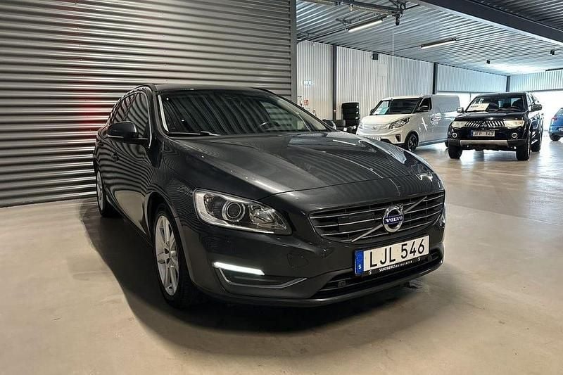 Begagnad Volvo V60 Momentum 150 HK (110 kW) 2018 Grå Kombi