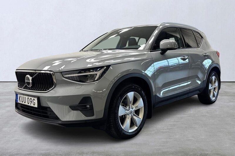 Grå Begagnad 2023 Volvo XC40 Core SUV | 359 900 kr (Marknadspris) - Bild 1/4