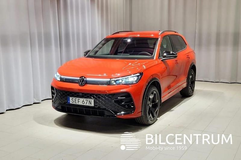 Röd Begagnad 2024 VW Tiguan R-line SUV | 454 900 kr (Marknadspris) - Bild 1/4
