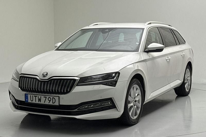 Vit Begagnad 2021 Skoda Superb Business Line | 246 900 kr - Bild 1/4