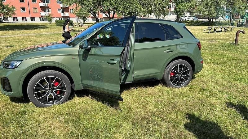 Grön Begagnad 2023 Audi Q5 S-Line SUV | 554 300 kr (Dyr) - Bild 1/4