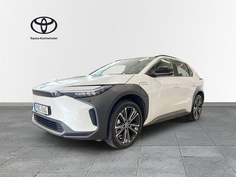 Begagnad Toyota bZ4X Executive 252 kW (343 HK) 2022 Vit SUV
