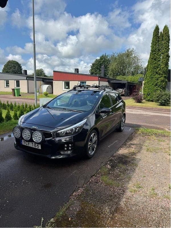 Svart Begagnad 2016 Kia Ceed Sportswagon GT-Line Kombi | 115 000 kr (Marknadspris) - Bild 1/4