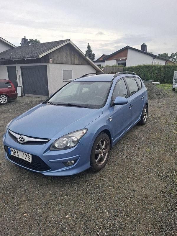 Blå Begagnad 2012 Hyundai i30 Select Kombi | 37 900 kr (Marknadspris) - Bild 1/4