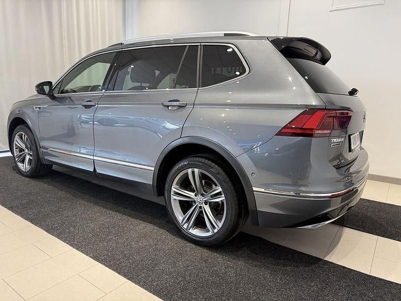 Begagnad VW Tiguan Allspace R-line 200 HK (147 kW) 2020 Grå SUV