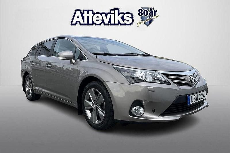 Brun Begagnad 2015 Toyota Avensis Kombi | 149 900 kr (Bra pris) - Bild 1/4