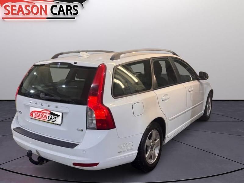 Begagnad Volvo V50 Momentum 109 HK (80 kW) 2009 Vit Kombi