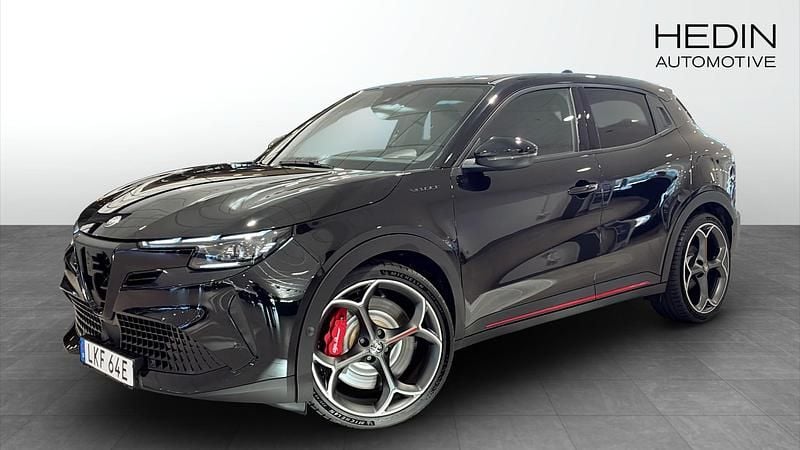 Ny 2025 Alfa Romeo Junior Veloce SUV | 634 750 kr - Bild 1/4