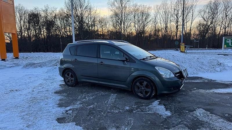 Grå Begagnad 2007 Toyota Corolla Verso Minibuss | 29 800 kr (Marknadspris) - Bild 1/4