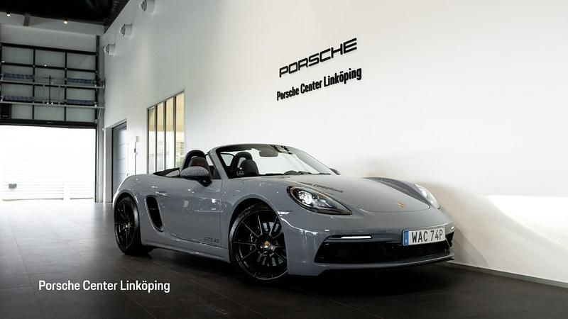 Flerfärgad (grey) Begagnad 2022 Porsche 718 Boxster GTS Cab | 1 049 000 kr - Bild 1/4