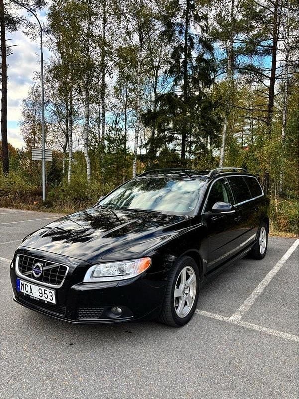Svart Begagnad 2012 Volvo V70 Momentum Kombi | 80 000 kr (Superpris) - Bild 1/3